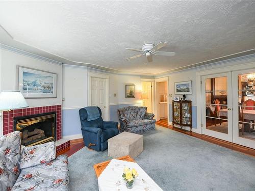 1810 Cumberland Rd, Courtenay, BC - Indoor Photo Showing Living Room With Fireplace