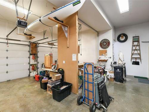 1810 Cumberland Rd, Courtenay, BC - Indoor Photo Showing Garage