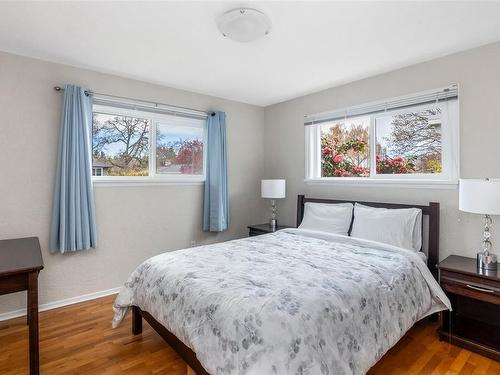 3371 Woodburn Ave, Oak Bay, BC - Indoor Photo Showing Bedroom