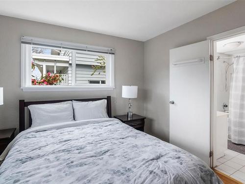 3371 Woodburn Ave, Oak Bay, BC - Indoor Photo Showing Bedroom