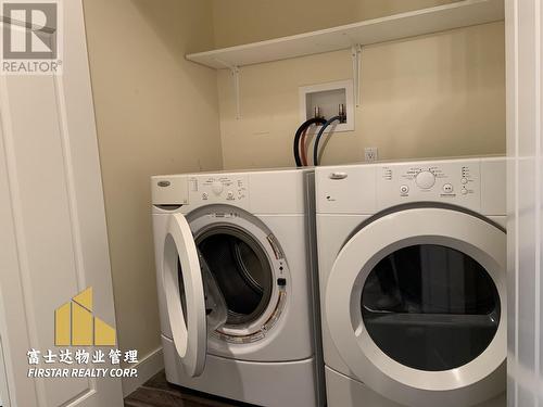 Semi-Basement Highland Drive, Coquitlam, BC - Indoor Photo Showing Laundry Room