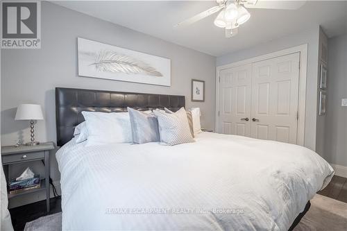 638 Waterloo Street, Burlington, ON - Indoor Photo Showing Bedroom