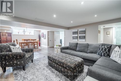638 Waterloo Street, Burlington, ON - Indoor Photo Showing Living Room