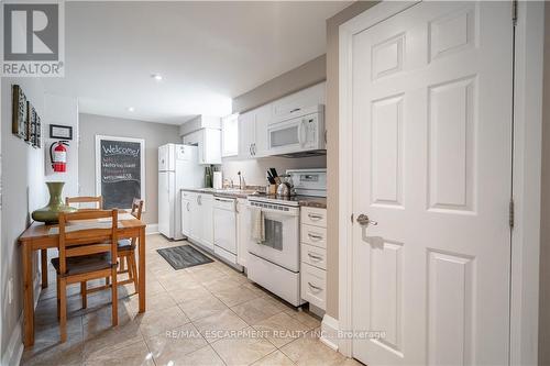 638 Waterloo Street, Burlington, ON - Indoor Photo Showing Kitchen