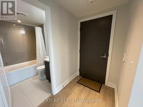 #1009 -7 Mabelle Ave, Toronto, ON - Indoor Photo Showing Bathroom
