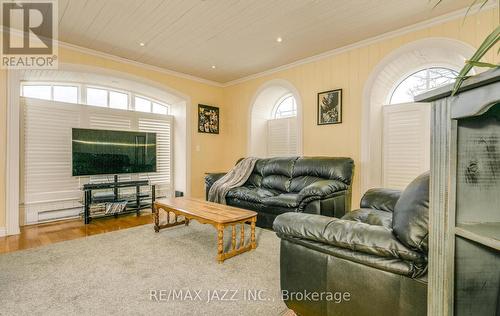 164 Division Street, Cobourg, ON - Indoor Photo Showing Living Room