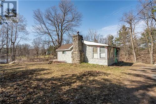 cottage requiring extensive repair or tear down - 19337 Heron Road, Williamstown, ON - Outdoor