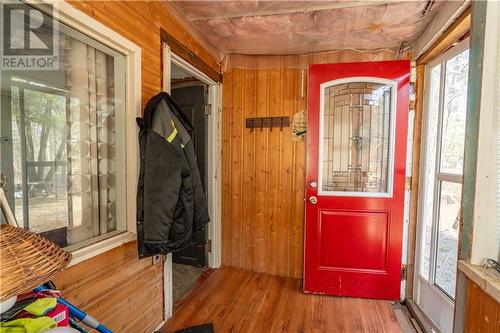 enclosed porch - 19337 Heron Road, Williamstown, ON -  Photo Showing Other Room