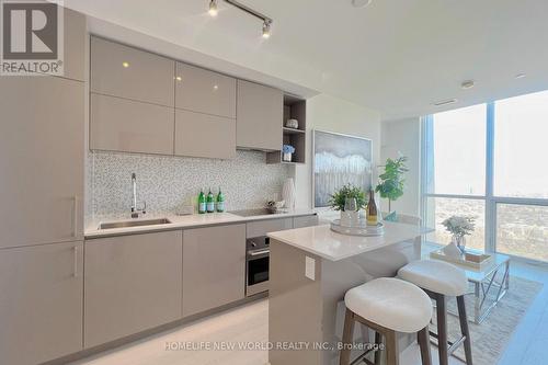 #3209 -1 Yorkville Ave, Toronto, ON - Indoor Photo Showing Kitchen With Upgraded Kitchen