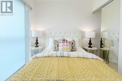 #3209 -1 Yorkville Ave, Toronto, ON - Indoor Photo Showing Bedroom