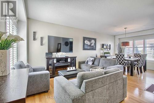 53 Westcliffe Cres, Richmond Hill, ON - Indoor Photo Showing Living Room