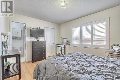 53 Westcliffe Cres, Richmond Hill, ON - Indoor Photo Showing Bedroom