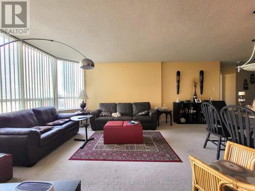 510 - 550 Webb Drive, Mississauga, ON - Indoor Photo Showing Living Room