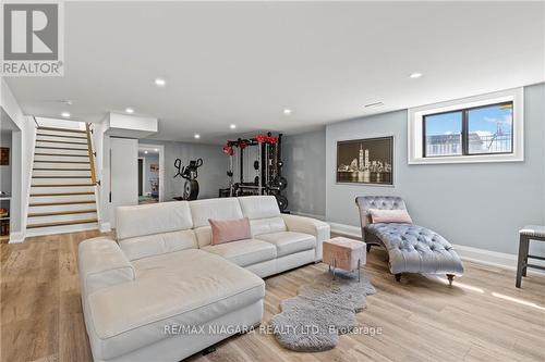 2341 Terravita Dr, Niagara Falls, ON - Indoor Photo Showing Living Room
