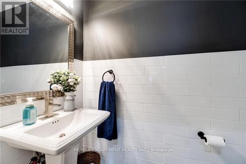 9170 Sixteen Road, West Lincoln, ON - Indoor Photo Showing Bathroom