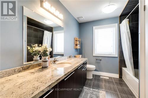 9170 Sixteen Road, West Lincoln, ON - Indoor Photo Showing Bathroom