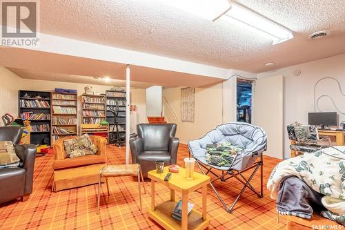 109 Simpson Road, Regina, SK - Indoor Photo Showing Living Room