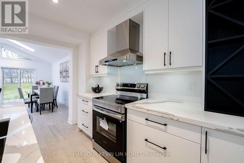 105 Patterson St, Newmarket, ON - Indoor Photo Showing Kitchen