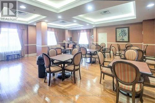 #902 -350 Princess Royal Dr, Mississauga, ON - Indoor Photo Showing Dining Room