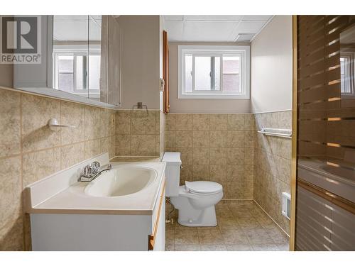 625 Fifth Street E, Revelstoke, BC - Indoor Photo Showing Bathroom