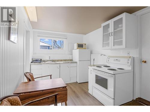 625 Fifth Street E, Revelstoke, BC - Indoor Photo Showing Kitchen