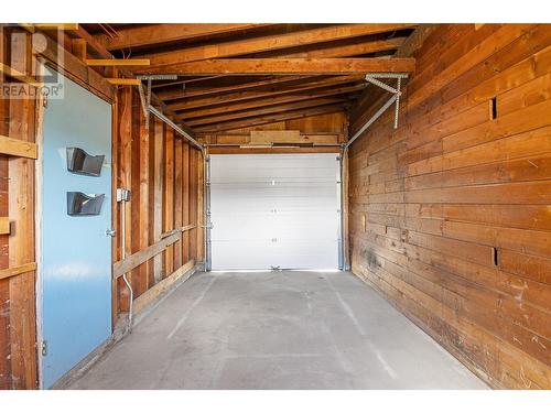 625 Fifth Street E, Revelstoke, BC - Indoor Photo Showing Garage