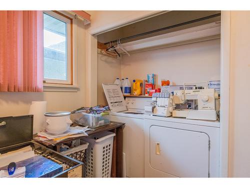 745 11Th Avenue, Trail, BC - Indoor Photo Showing Laundry Room