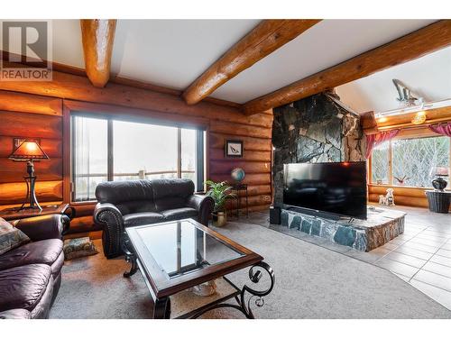 4955 Ivy Road, Eagle Bay, BC - Indoor Photo Showing Living Room