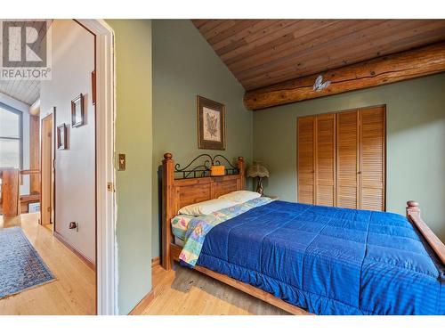 4955 Ivy Road, Eagle Bay, BC - Indoor Photo Showing Bedroom