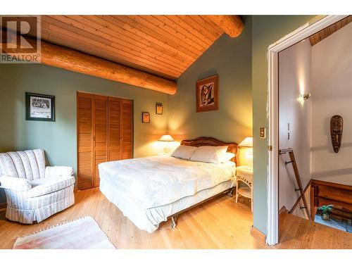 4955 Ivy Road, Eagle Bay, BC - Indoor Photo Showing Bedroom