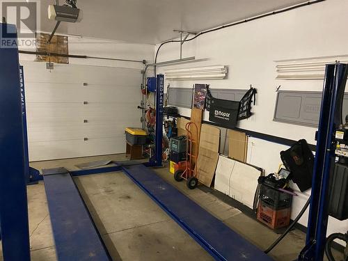 4955 Ivy Road, Eagle Bay, BC - Indoor Photo Showing Garage