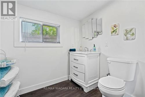 377 Cambridge Rd W, Fort Erie, ON - Indoor Photo Showing Bathroom