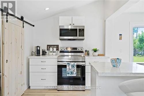 377 Cambridge Road W, Fort Erie, ON - Indoor Photo Showing Kitchen