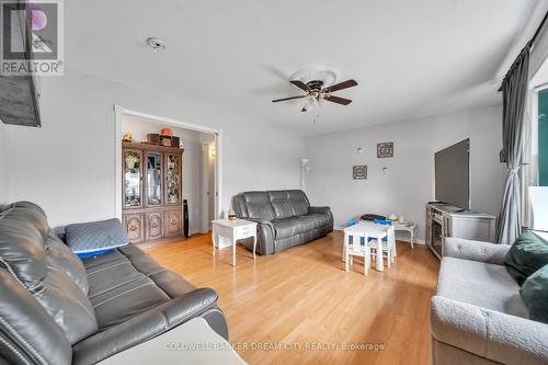 65 Brooklyne Road E, Cambridge, ON - Indoor Photo Showing Living Room