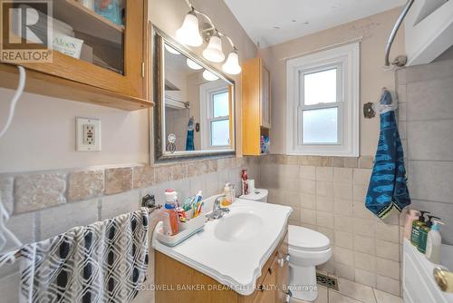 65 Brooklyne Rd E, Cambridge, ON - Indoor Photo Showing Bathroom