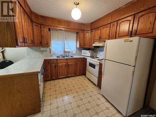 810 Pacific Street, Grenfell, SK - Indoor Photo Showing Kitchen With Double Sink
