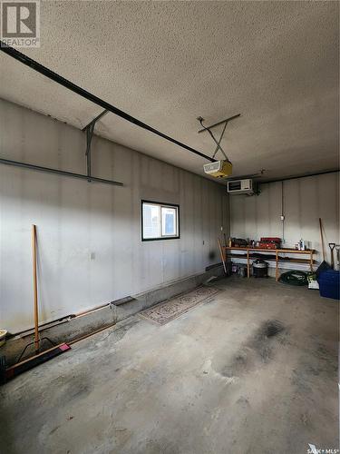 810 Pacific Street, Grenfell, SK - Indoor Photo Showing Garage