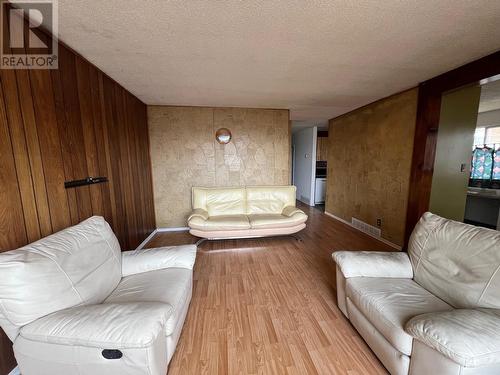 5 Sterrett Avenue, Granisle, BC - Indoor Photo Showing Living Room