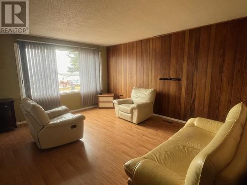 5 Sterrett Avenue, Granisle, BC - Indoor Photo Showing Living Room