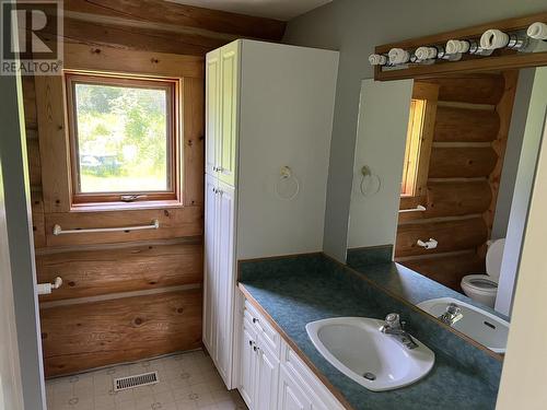 7538 Bridge Lake Business Rte, 100 Mile House, BC - Indoor Photo Showing Bathroom
