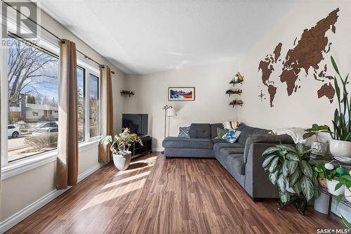 1316 Alexandra Avenue, Saskatoon, SK - Indoor Photo Showing Living Room