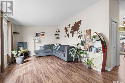 1316 Alexandra Avenue, Saskatoon, SK - Indoor Photo Showing Living Room