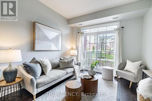 #104 -84 Aspen Springs Dr, Clarington, ON - Indoor Photo Showing Living Room