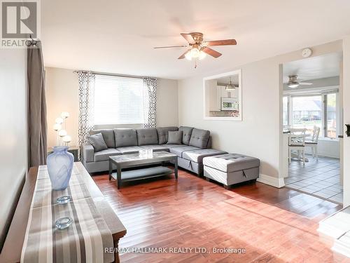 1127 Gilford Rd, Innisfil, ON - Indoor Photo Showing Living Room