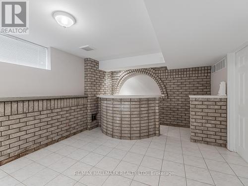 138 Elgin Mills Rd W, Richmond Hill, ON - Indoor Photo Showing Laundry Room