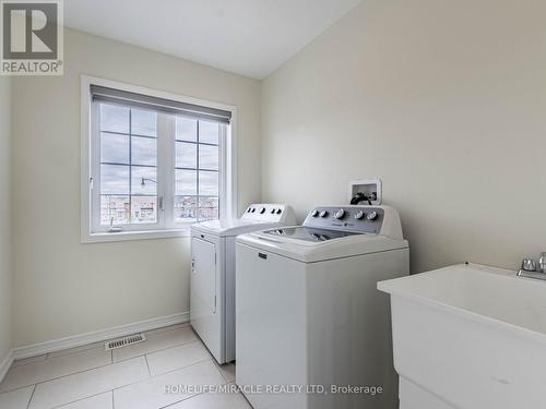 16 Banas Way, Brampton, ON - Indoor Photo Showing Laundry Room