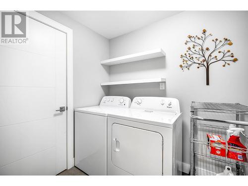 467 Dunbar Court, Kelowna, BC - Indoor Photo Showing Laundry Room