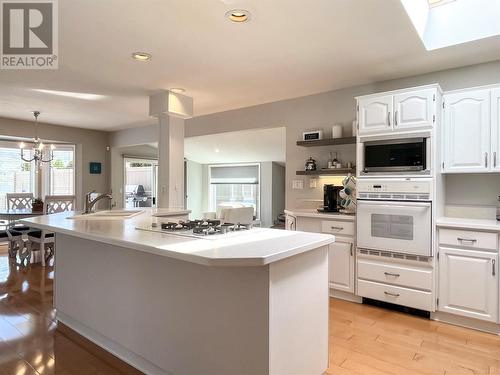 7 Magnolia Place, Osoyoos, BC - Indoor Photo Showing Kitchen