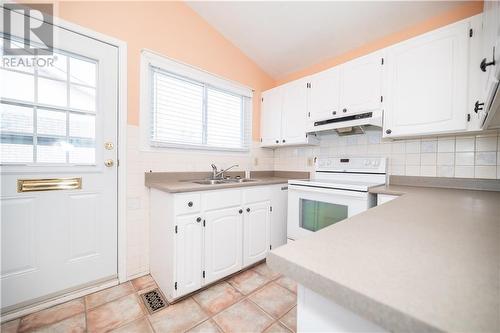 5 Lisa Crescent, Petawawa, ON - Indoor Photo Showing Kitchen With Double Sink