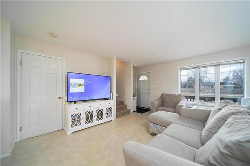 59 Chrysler Gate, Steinbach, MB - Indoor Photo Showing Living Room